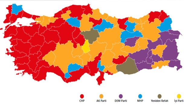 Son Dakika: CHP 14 büyükşehir ile birlikte 420 belediye kazandı