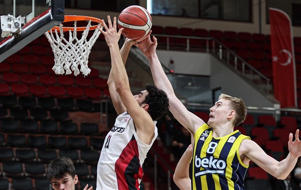 Gaziantep Basketbol yarı finalde