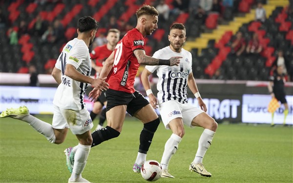 Gaziantep FK, sahasında Kasımpaşa'yı 2-0 yendi