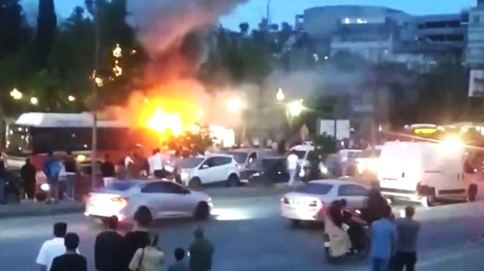 Gaziantep'te belediye otobüsü alev aldı