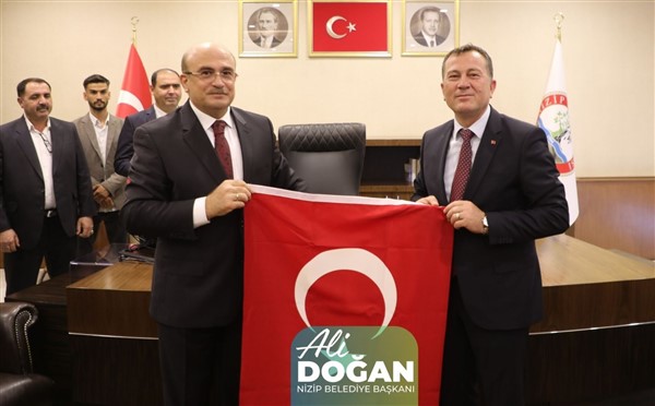 Nizip Belediye Başkanı seçilen Ali Doğan mazbatasını aldı