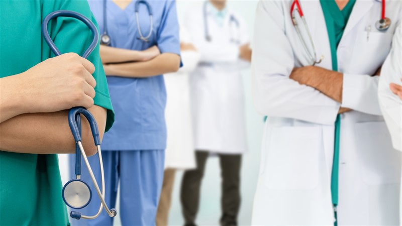 Özlem Akarken, "Sağlık emeklileri ve emekli hekimler çalışmak zorunda kalıyor!"