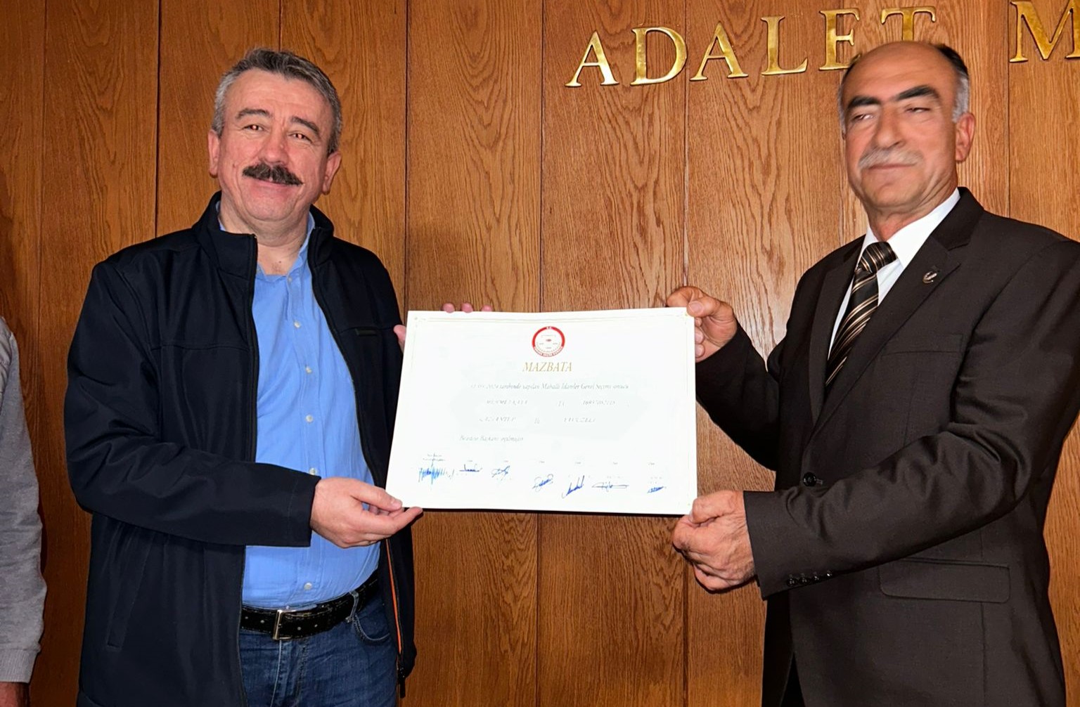 Yavuzeli Belediye Başkanı Mehmet Kaya mazbatasını aldı Yavuzeli Belediye Başkanı Mehmet Kaya mazbatasını aldı