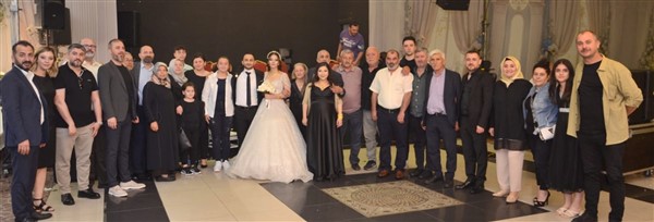 Böyle düğün görülmedi: Arif Melek'in oğlunun düğününde yer yerinden oynadı