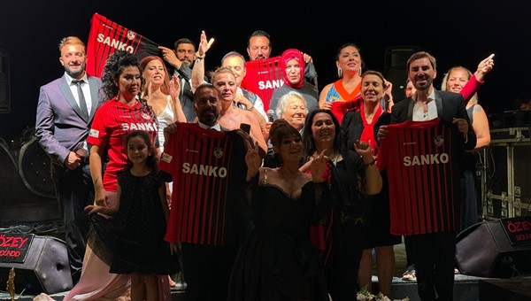 Best Of Gaziantep Awards Sosyal Sorumluluk Ödülü, Mezine Sırakaya'ya verildi