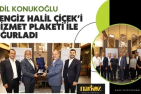 Adil Konukoğlu'ndan, Cengiz Halil Çiçek'e Teşekkür Plaketi