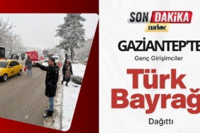 Gaziantep'te Genç Girişimciler Türk Bayrağı Dağıttı