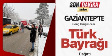 Gaziantep'te Genç Girişimciler Türk Bayrağı Dağıttı