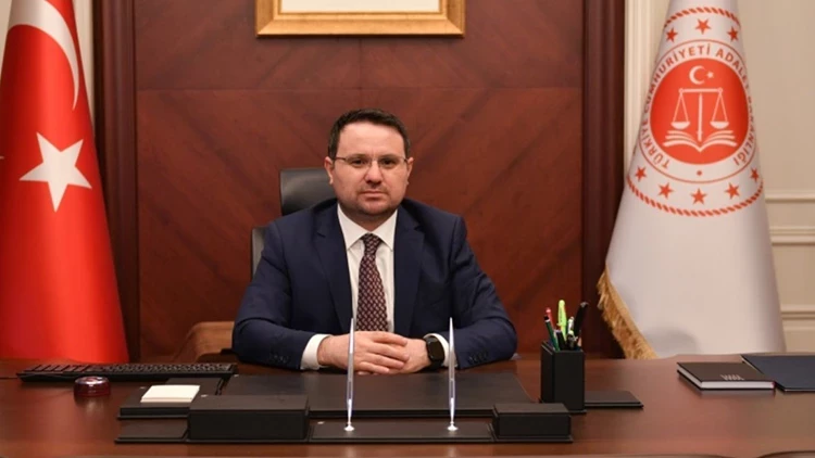 Akın Gürlek Kimdir