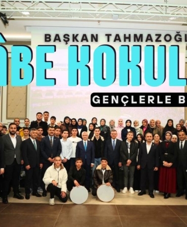 Başkan Tahmazoğlu Kâbe Kokulu Gençlerle Buluştu