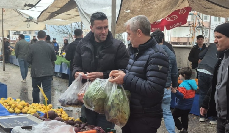 Başkan Tahmazoğlu’ndan Güneykent Semt Pazarı’na Çıkarma