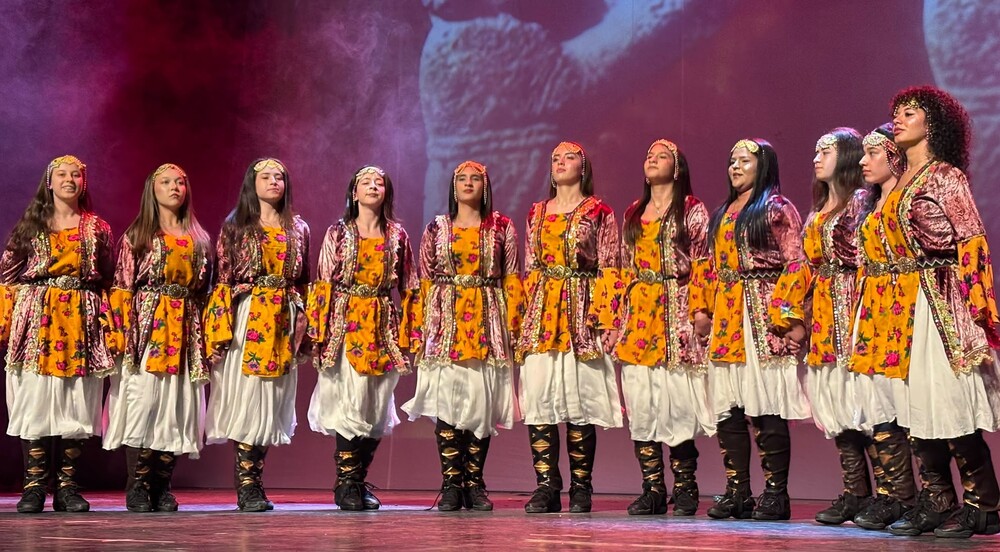 Şahinbey'in Kültür Elçileri: Öğretmenlerden "İzler" ile Büyüleyici Performans Şahinbey'in Kültür Elçileri: Öğretmenlerden "İzler" ile Büyüleyici Performans