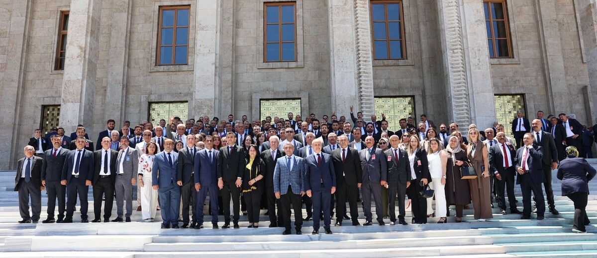 MHP Gaziantep’ten Ankara’ya Çıkarma: Lider Bahçeli’ye 'Türk Dünyası' Hediyesi