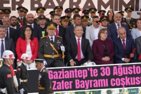 Cumhurbaşkanı Erdoğan Kaçırılan Türk Gemisinin Kaptanıyla Telefonla Görüştü thumbnail