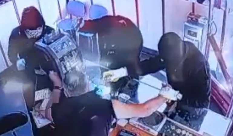 Gaziantep’te silahlı ve biber gazlı kuyumcu soygunu: O anlar kamerada